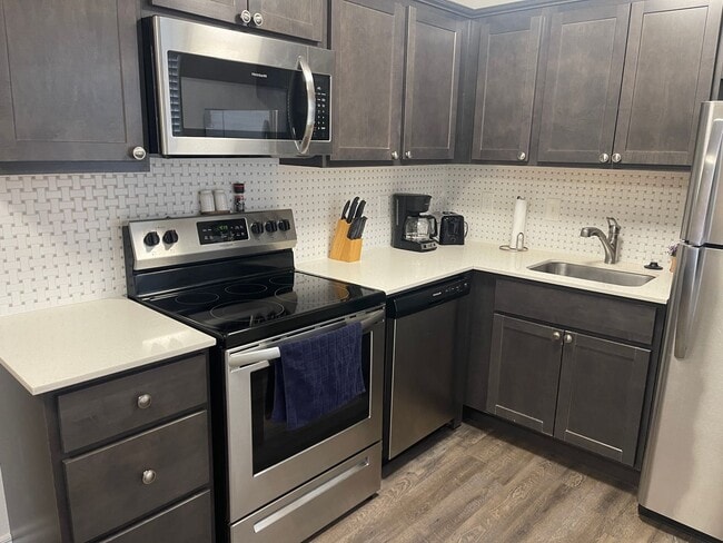 Charming 1-Bed, 1-Bath Apartment steps from the Plaza District - Charming 1-Bed, 1-Bath Apartment steps from the Plaza District