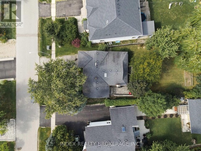 Photo du bâtiment - 1073 Kent Ave.