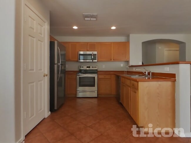 Foto del edificio - 24172 W Desert Bloom St