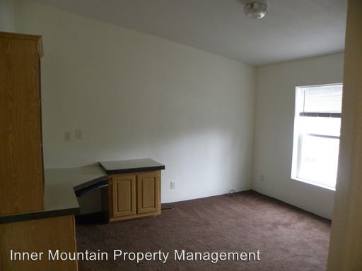 Building Photo - 17033 Whittier Dr