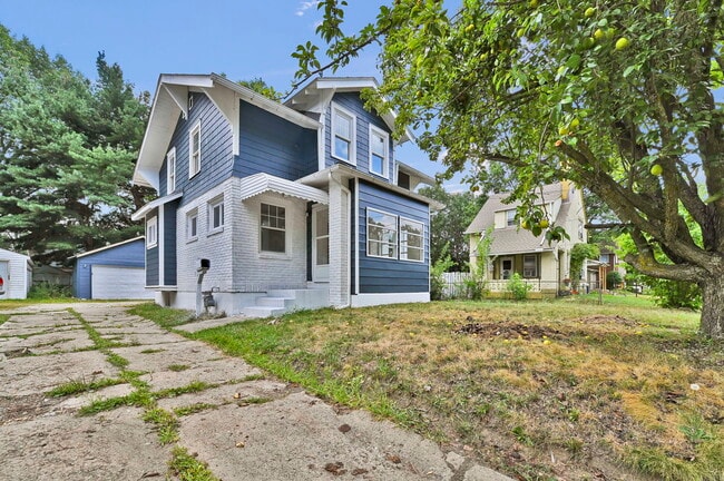 Building Photo - 1584 Hampton Rd