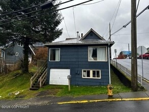 Building Photo - 399 Bawden St