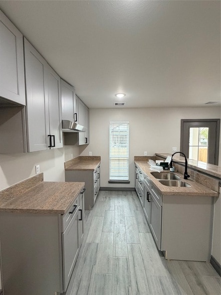 Foto del edificio - 5400 Pine Ave