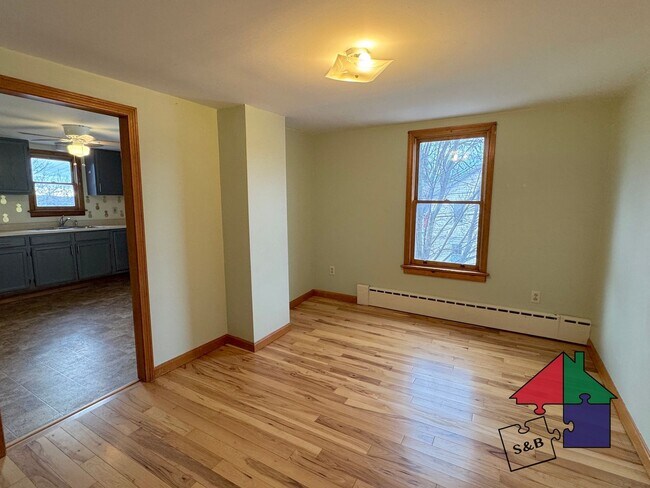 Building Photo - 109 Maple St