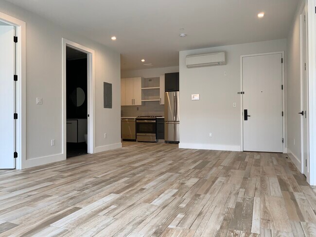 Building Photo - 8 Fairview Place