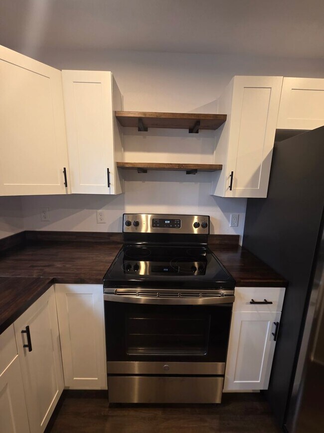 Foto del edificio - E. 38th Avenue Duplex's