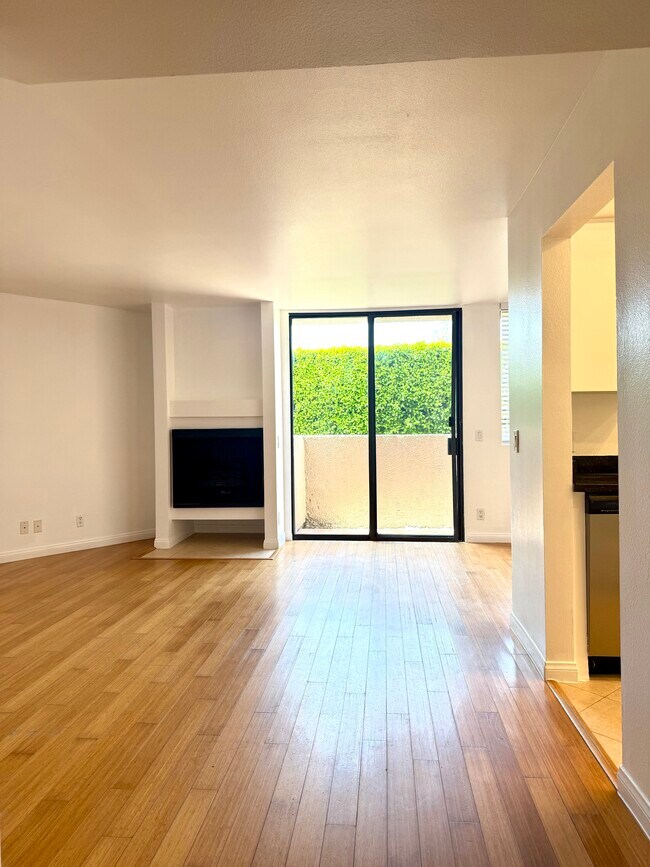 Building Photo - 7826 Topanga Canyon Blvd