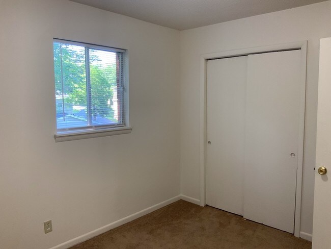 Building Photo - 1214 Chesterfield Ave
