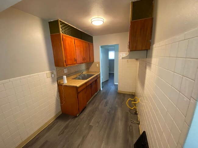 Building Photo - Recently Renovated 3 Bedroom Home Coming A...