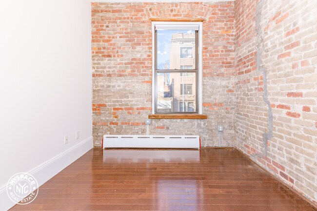 Building Photo - 1136 President St