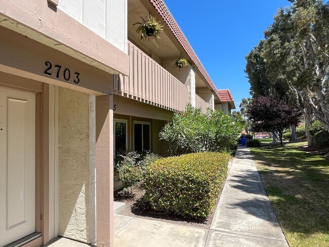 Foto del edificio - 4 Bedroom Townhome in Carlsbad's Tanglewood Community!