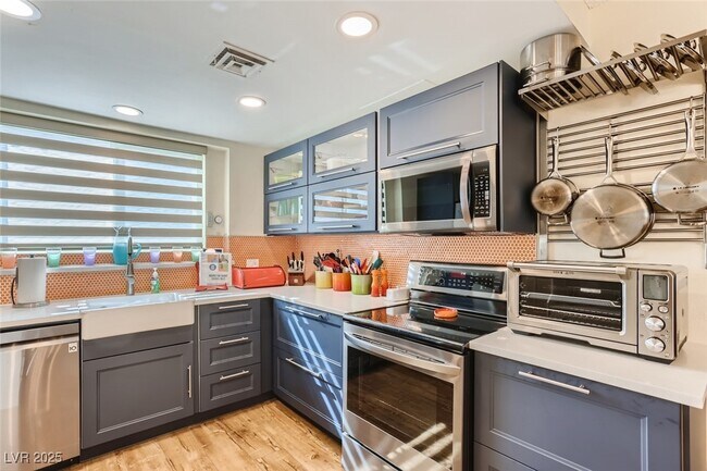 Building Photo - 1905 Wengert Ave