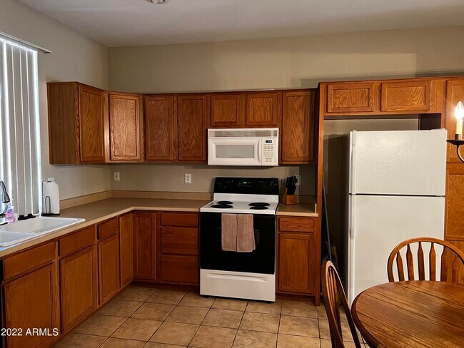 Building Photo - 17925 W Dawn Dr