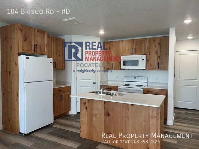 Building Photo - 3 Bedroom 1 Bath Apartment - Fiber Interne...