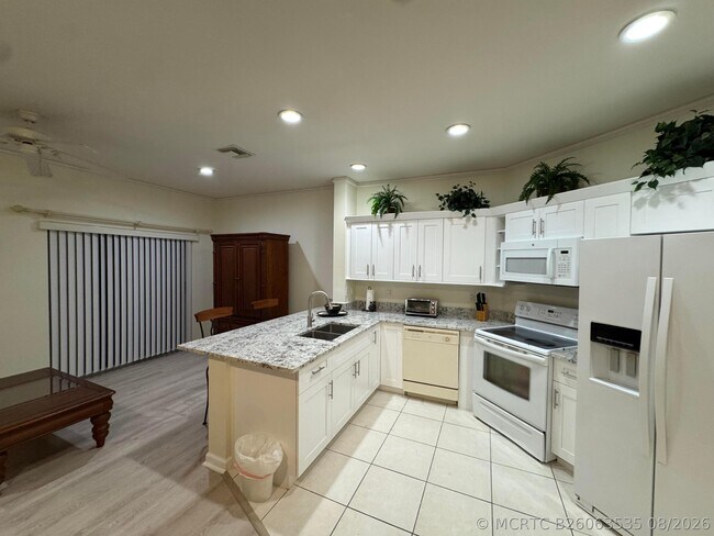 Foto del edificio - 8246 Mulligan Cir