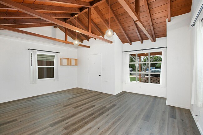Foto del edificio - Upgraded 2br Coronado House, Bonus Room, Yard & Garage!