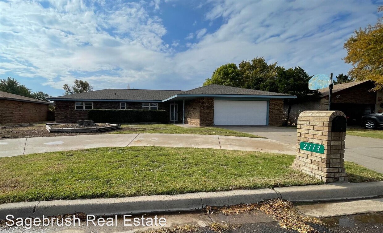 Primary Photo - 4 br, 2 bath House - 2113 PR Lyons