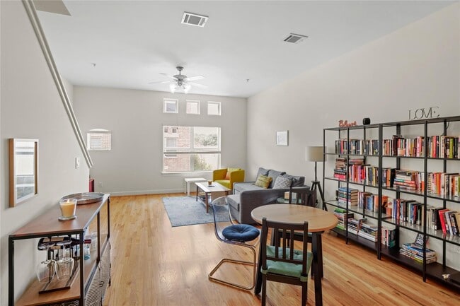 Building Photo - 2710 Hullsmith Dr