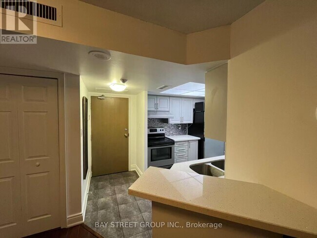 Photo du bâtiment - 1001 Bay St.