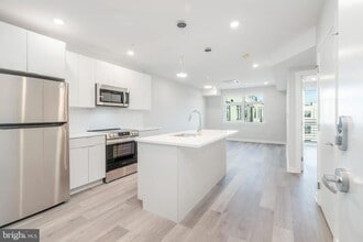 Building Photo - 3449 Scotts Ln