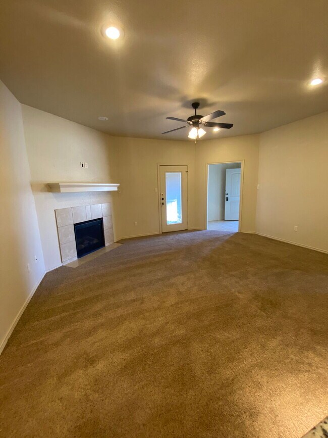 Foto del edificio - Cute 3/2/2 townhome in the Lubbock-Cooper District