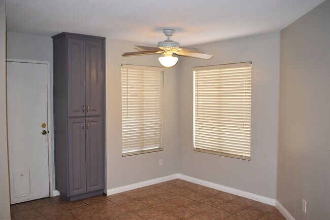 Building Photo - 2 Story 3 Bedroom 2.5 Bath Townhome with A...