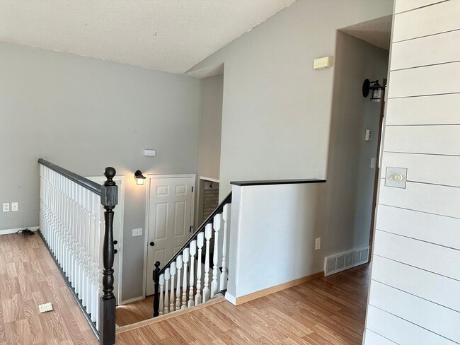 Building Photo - 5 Bedroom 2 Bath South Fargo
