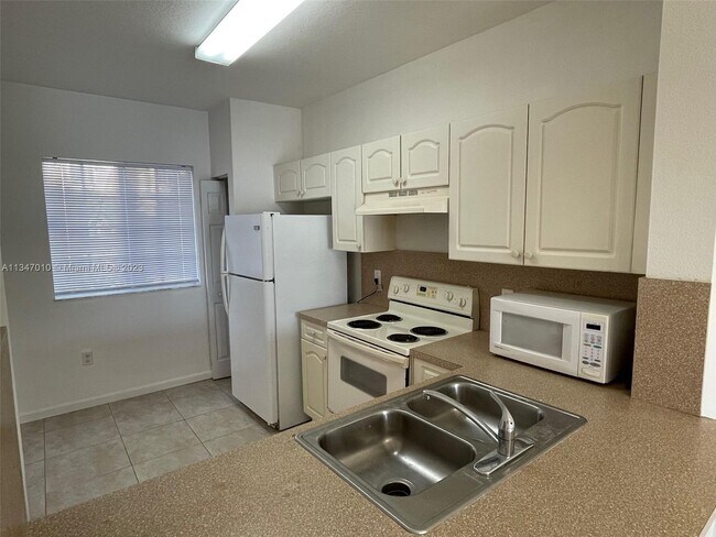 Building Photo - 5931 Riverside Ave
