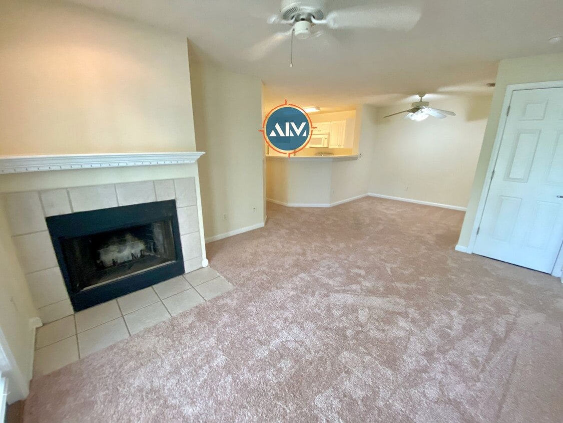 Foto principal - Top-Floor 2BR Condo at The Estates at West...