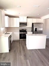 Building Photo - 1180 W Walnut Rd