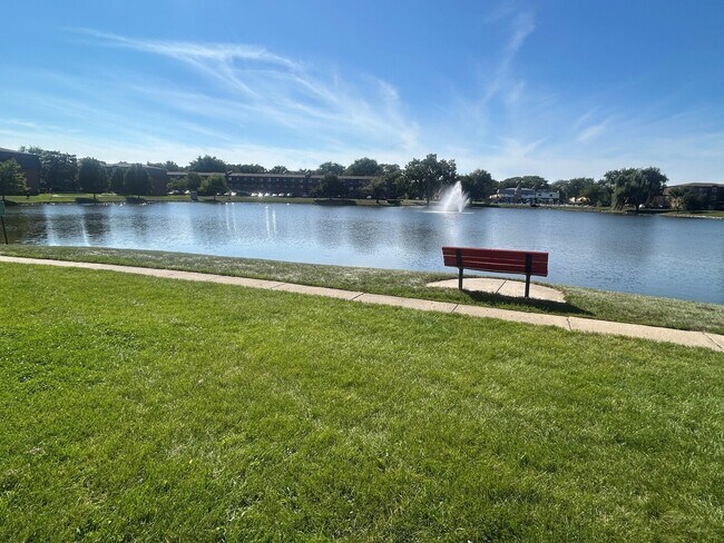 Foto del edificio - 9416 Bay Colony Dr