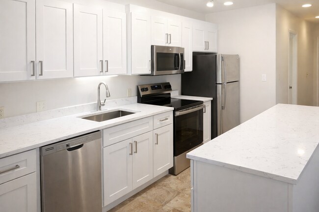 Foto del edificio - Downtown Bellevue Renovated 1 Bedroom Condo - Walk up entry