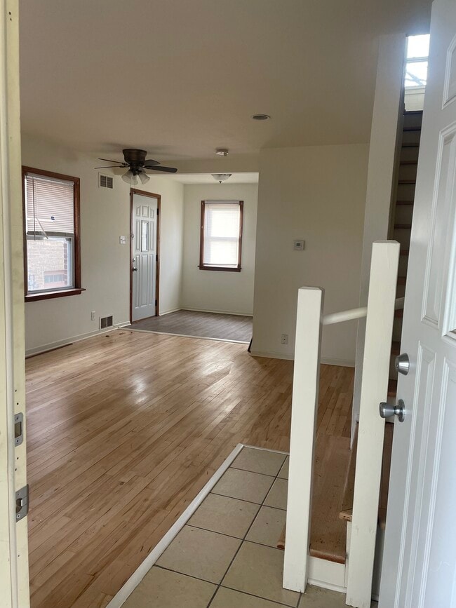 Building Photo - 233 S 74th St
