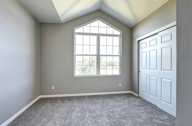 Foto del edificio - 2850 W Centennial Dr