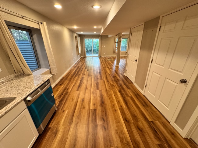 Foto del edificio - 1355 E 100th Ln