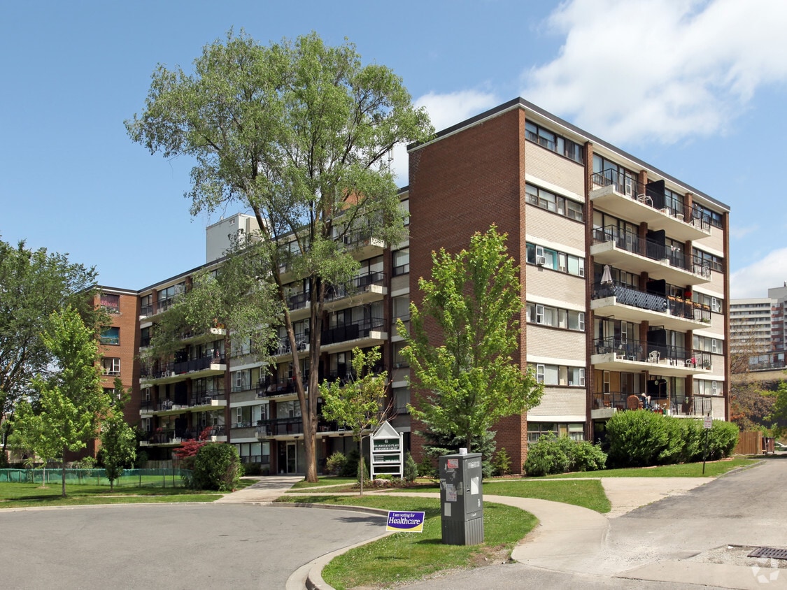 Primary Photo - Blenheim Court Apartments