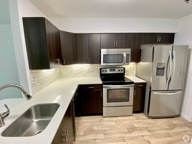 Quartz Tops and Tile - Keystone Lake Apartments
