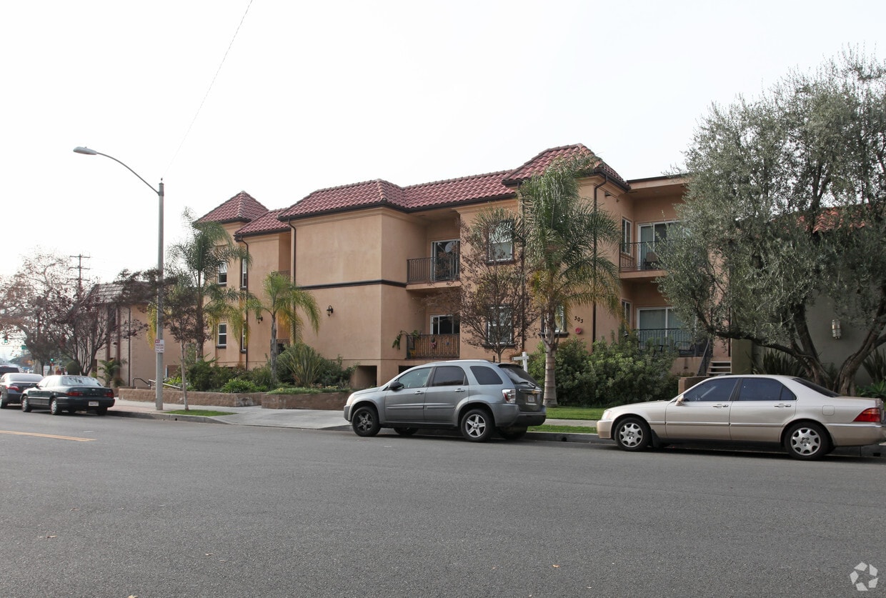 Building Photo - 301-303 W Verdugo Ave
