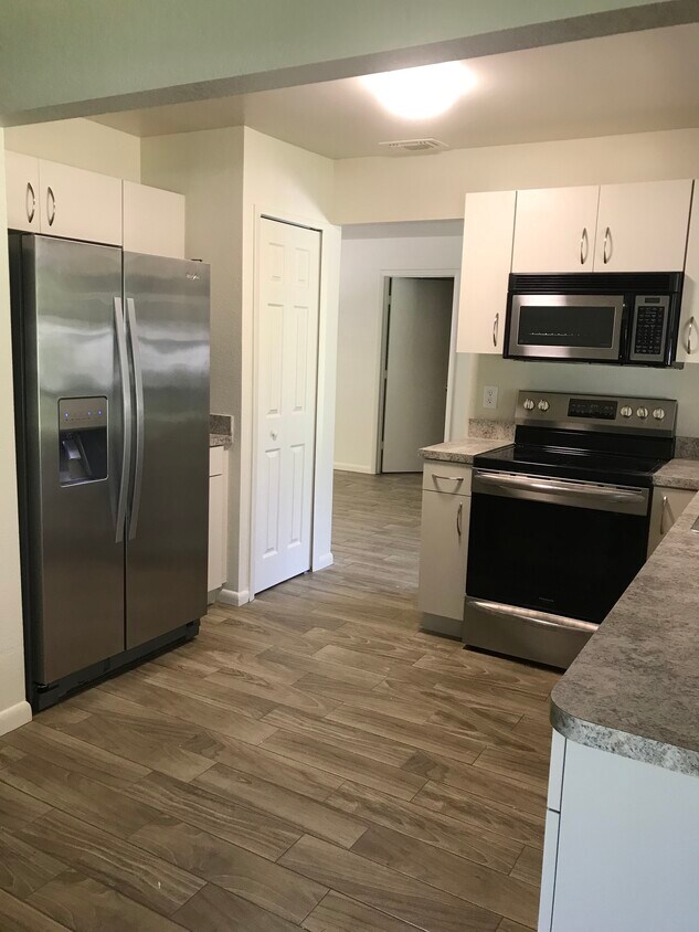 Foto principal - 425 SW Friar St