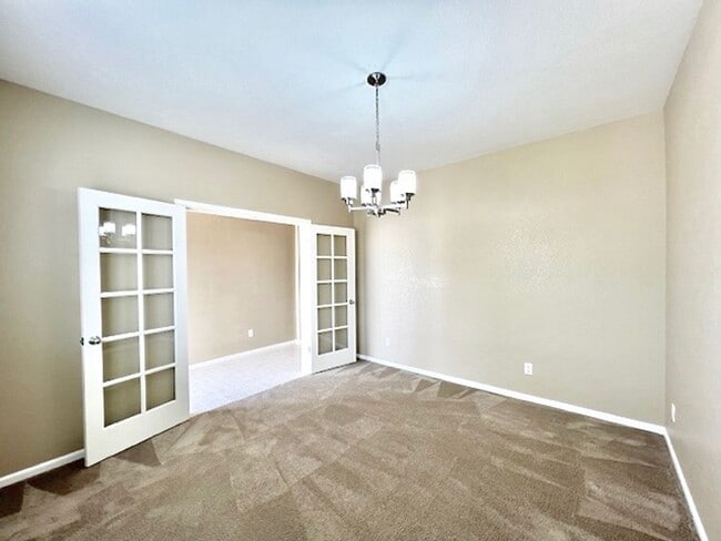 Building Photo - FABULOUS 4 BEDROOM HOME IN EASTVIEW ESTATES!!