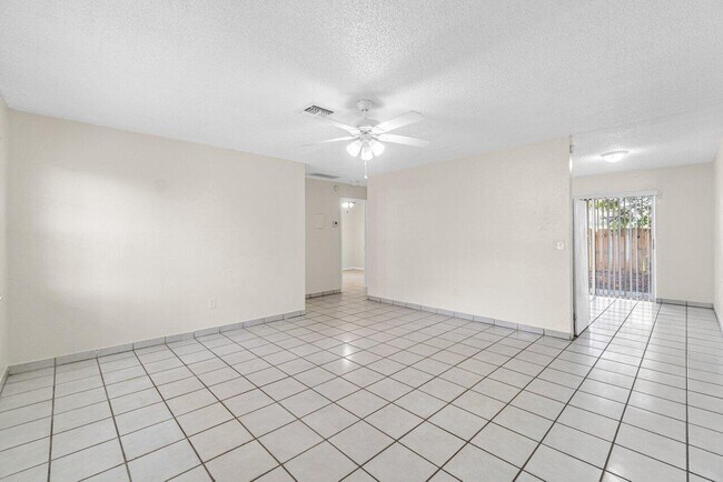 Foto del edificio - 4815 Gulfstream Rd