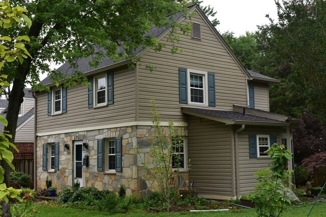 Building Photo - Charming 4BR House in Falls Church