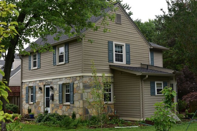 Foto del edificio - Charming 4BR House in Falls Church