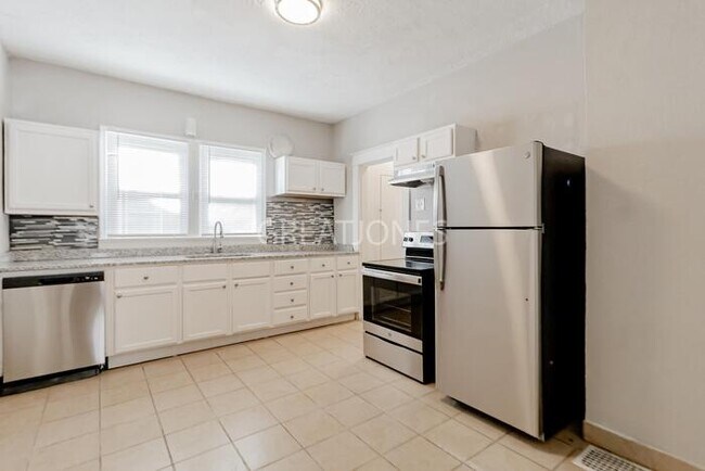 Building Photo - 8621 Forest Ave