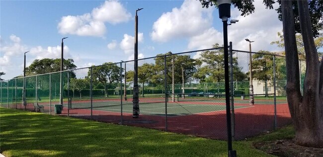 Foto del edificio - 7710 NW 50th St