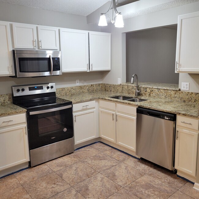 Building Photo - 11195 Mikris Dr S