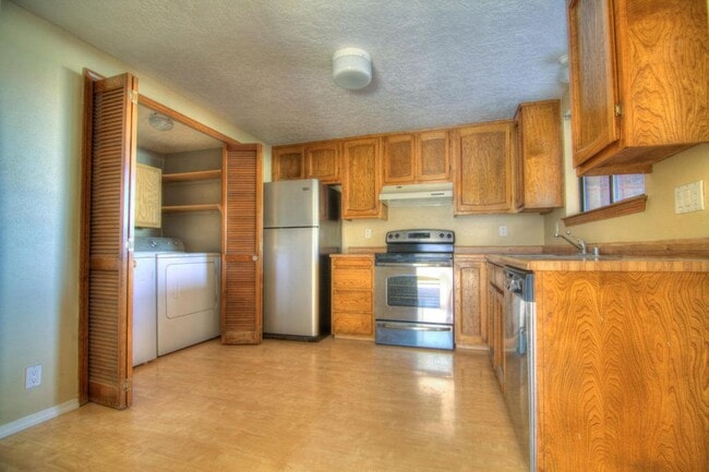 Building Photo - 2133 Brentwood Park Dr NE