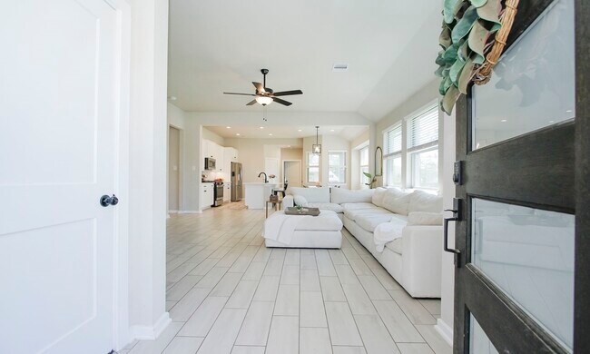 Foto del edificio - 320 Rise Ln