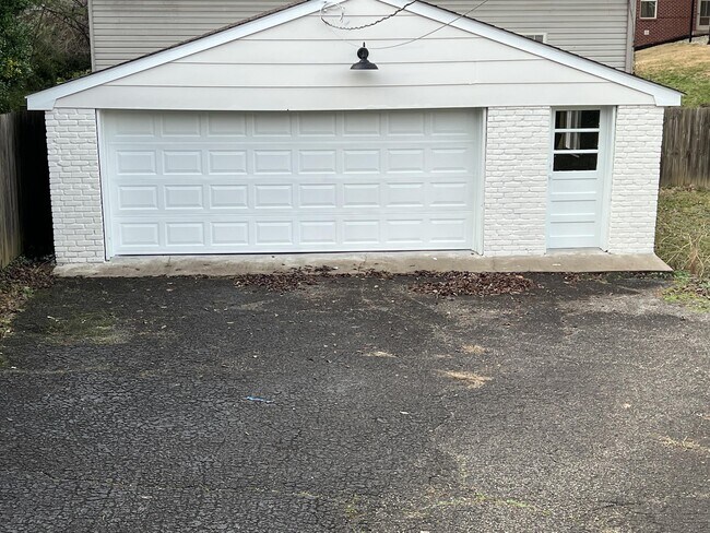 Building Photo - 2908 Tremont Dr