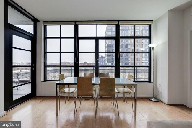 Foto del edificio - 437 New York Ave NW